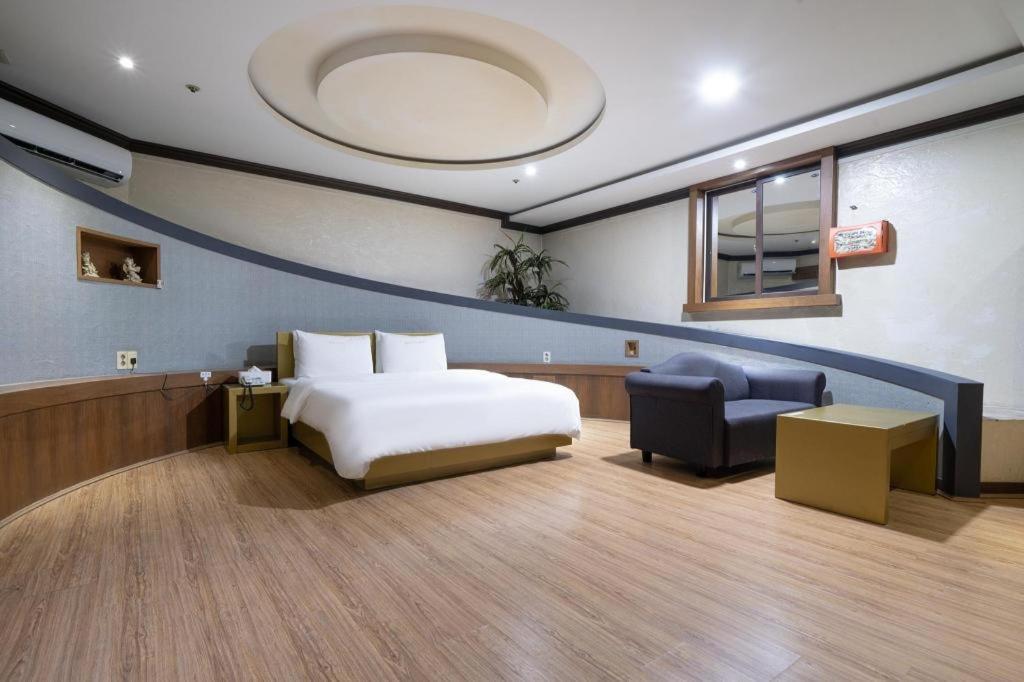Uijeongbu Hotel Head-One מראה חיצוני תמונה