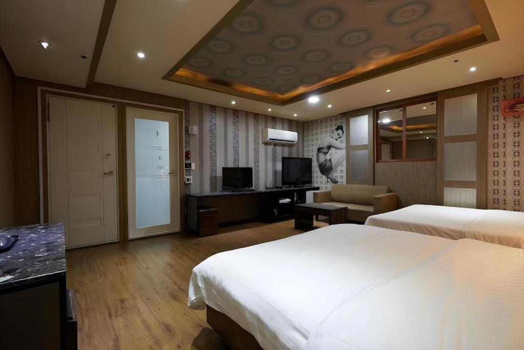 Uijeongbu Hotel Head-One מראה חיצוני תמונה