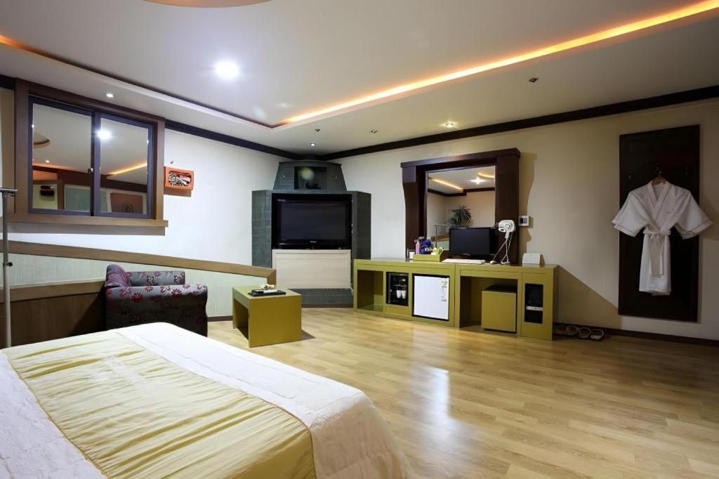 Uijeongbu Hotel Head-One מראה חיצוני תמונה